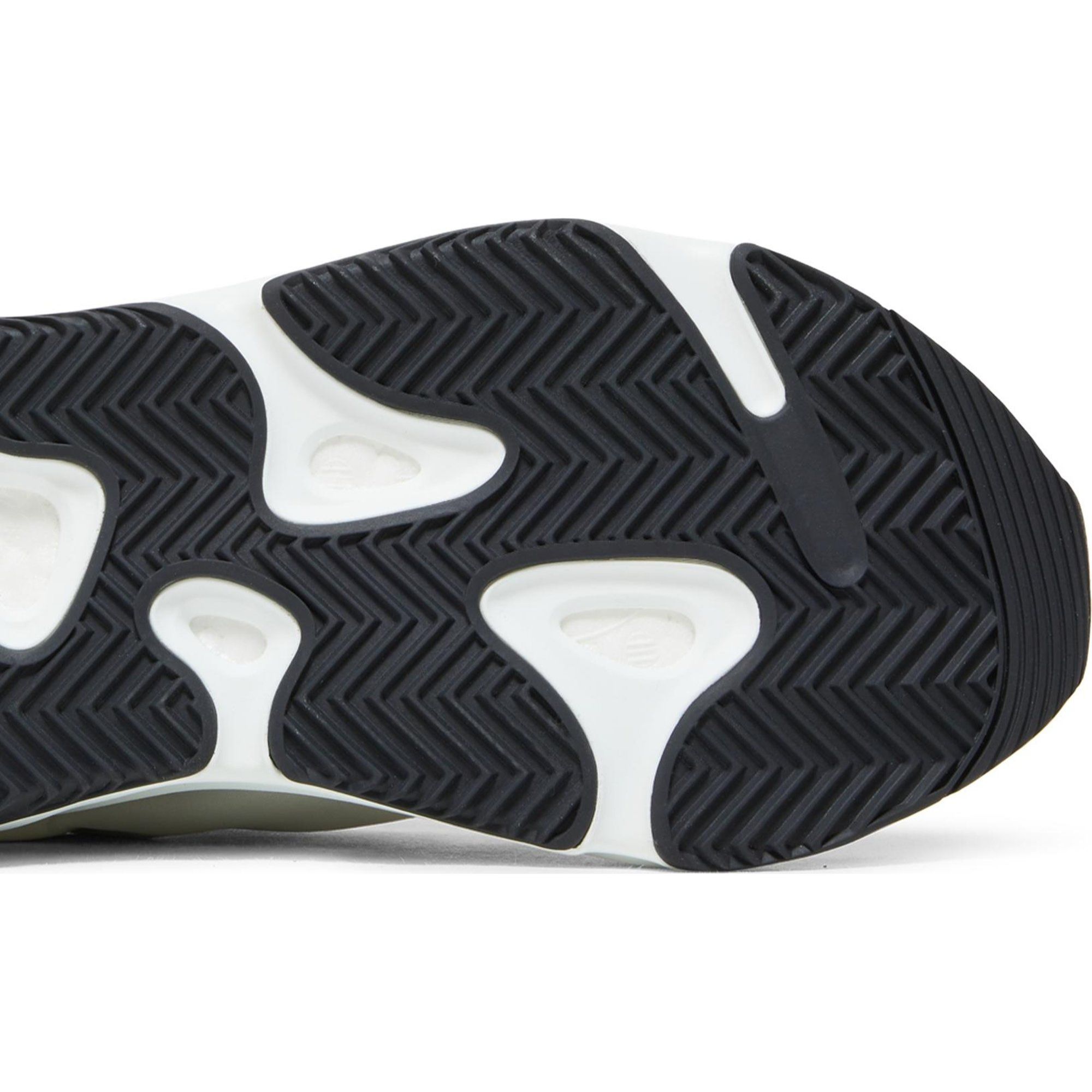 Adidas Yeezy Boost 700 MNVN Laceless Analog — box / packaging