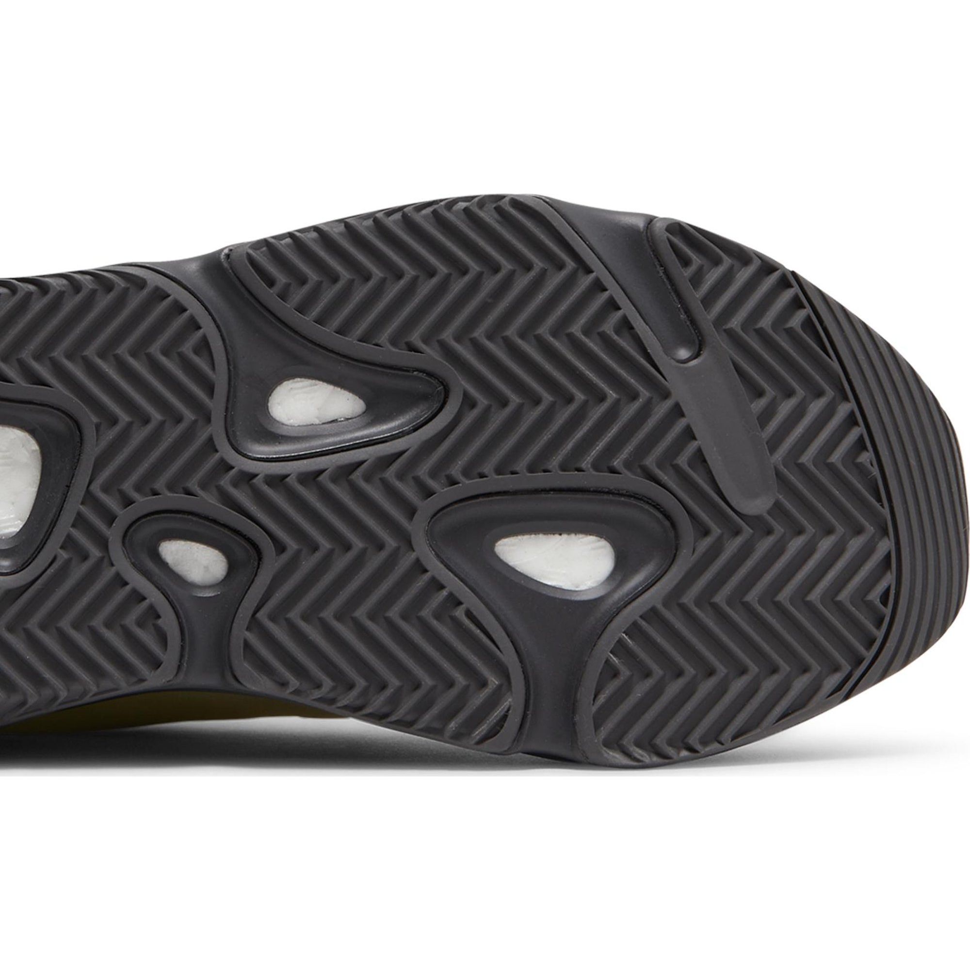 Adidas Yeezy Boost 700 MNVN Resin — box / packaging